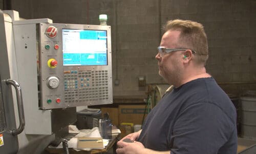 (article) New Tech Machinery Machinists: Who Are They & What Do They Do?