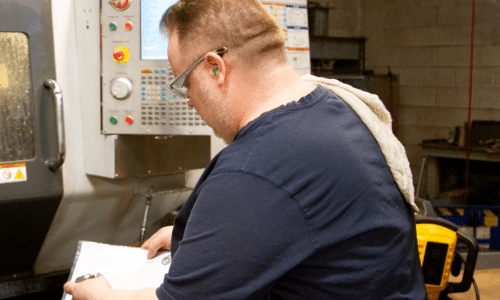 (article) New Tech Machinery Machinists: Who Are They & What Do They Do?